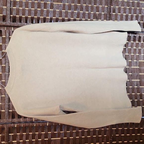 Tahari Cream Cashmere Sweater - Picture 5 of 6